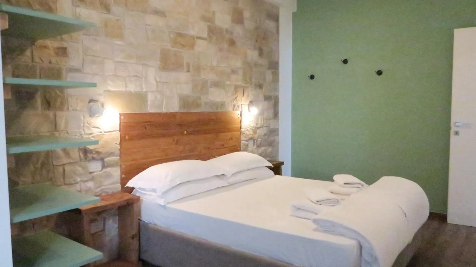 Aparthotel Oasi Da Vinci Tignale 0*,  Italien