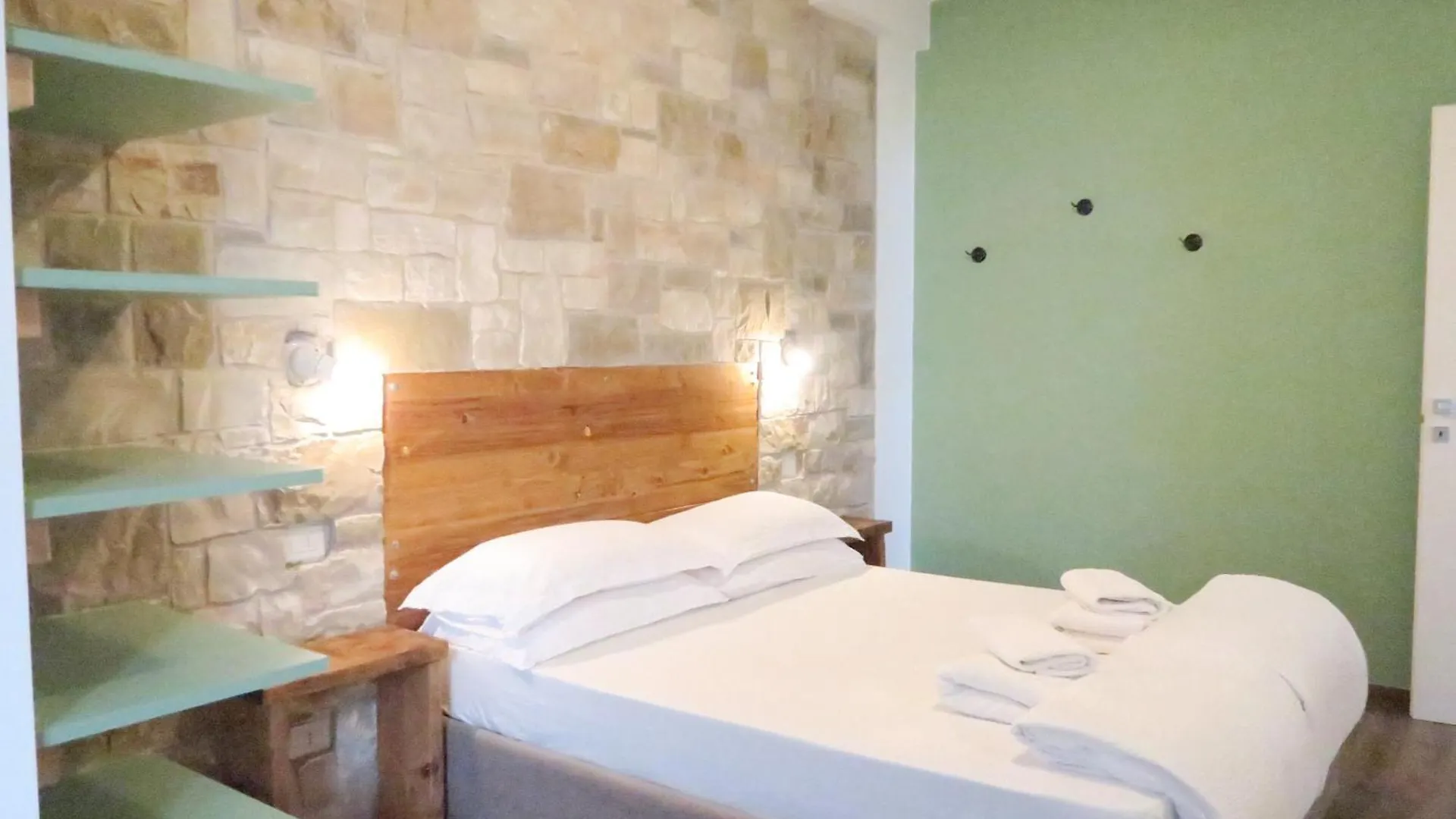 Aparthotel Oasi Da Vinci Tignale Italien